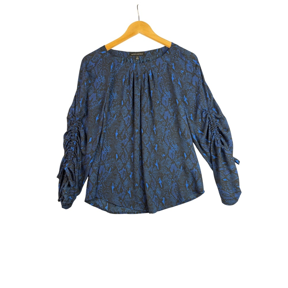 Banana Republic Snakeโ Print Ruched Sleeve Blouse size Small Blue/Black